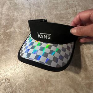 VANS Visor
